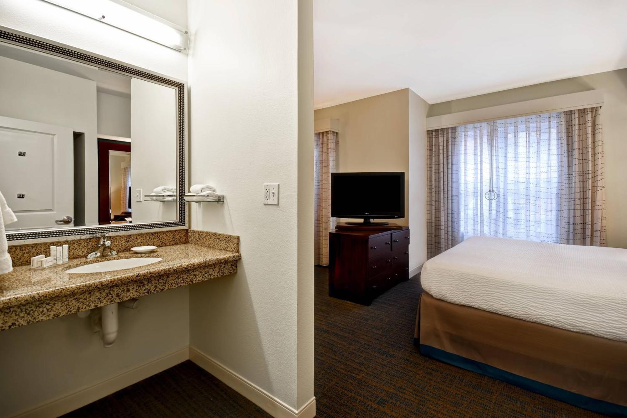 Hotel By Marriott
